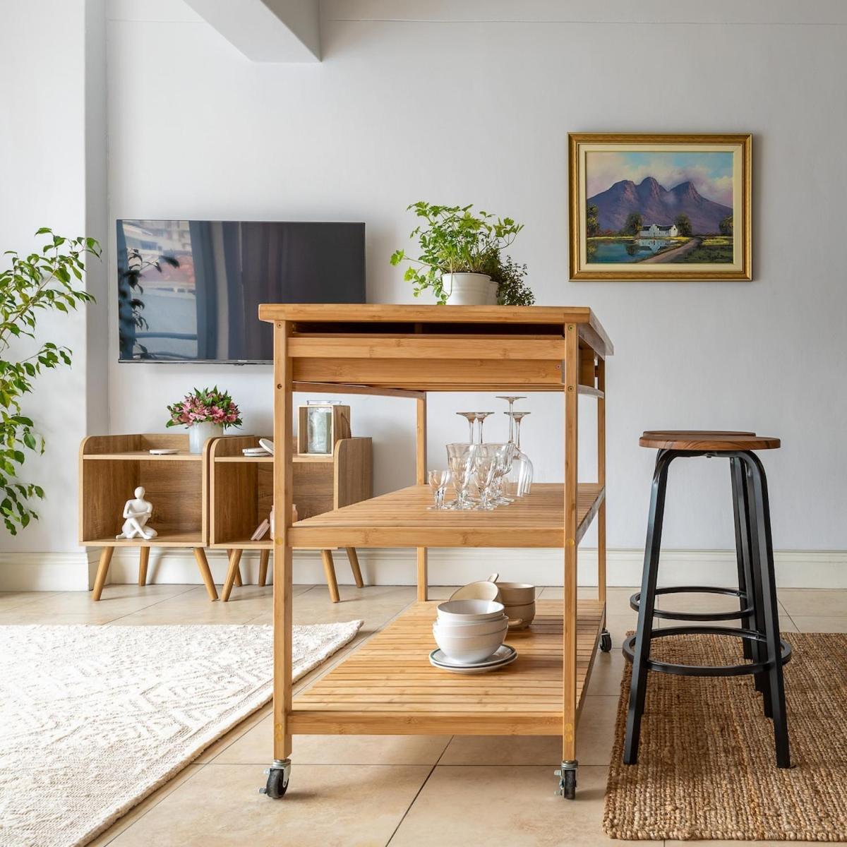 Cozy Corner Apartment *